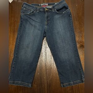 Denizen from Leviās Jean capris size 16
